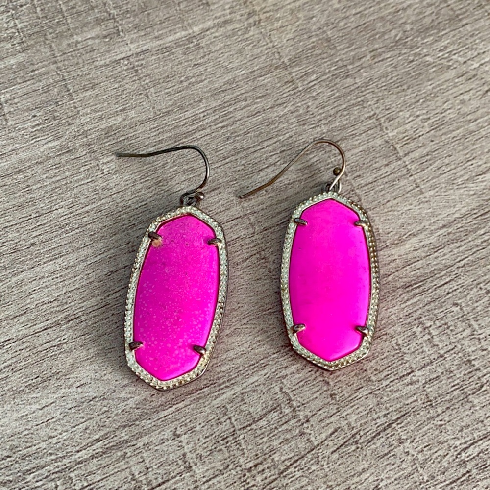 Kendra Scott earring pink